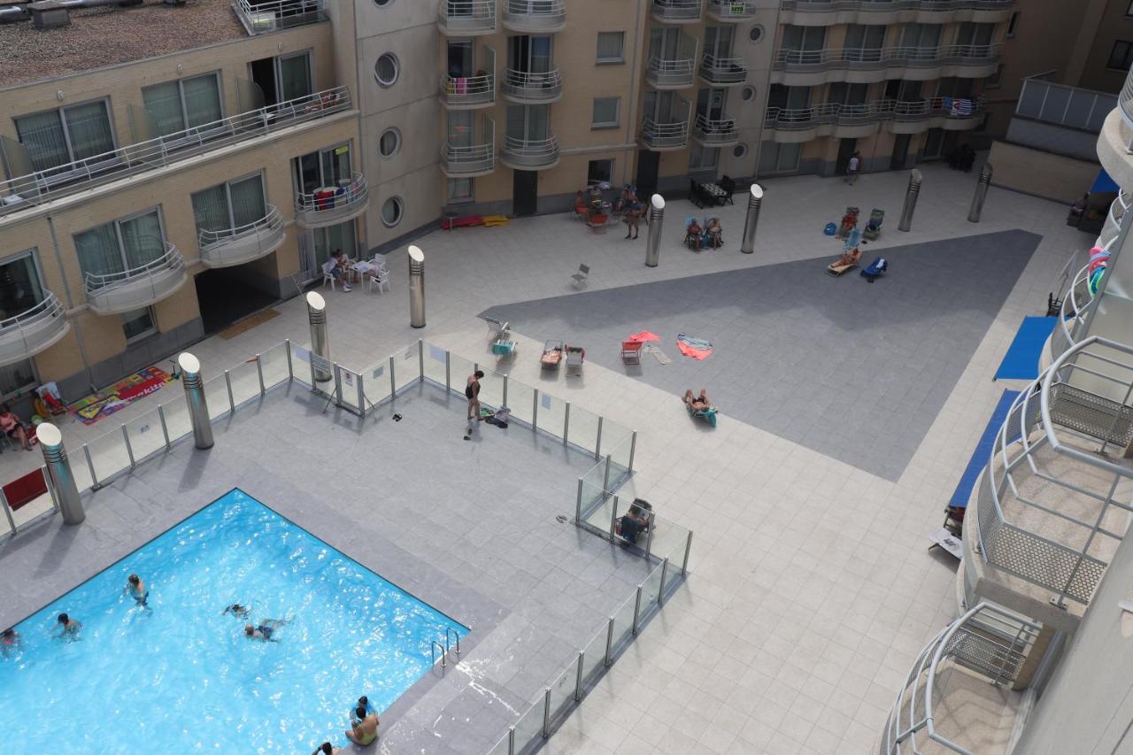 Appartement Met Zeezicht En Verwarmd Zwembad Ostend Luaran gambar