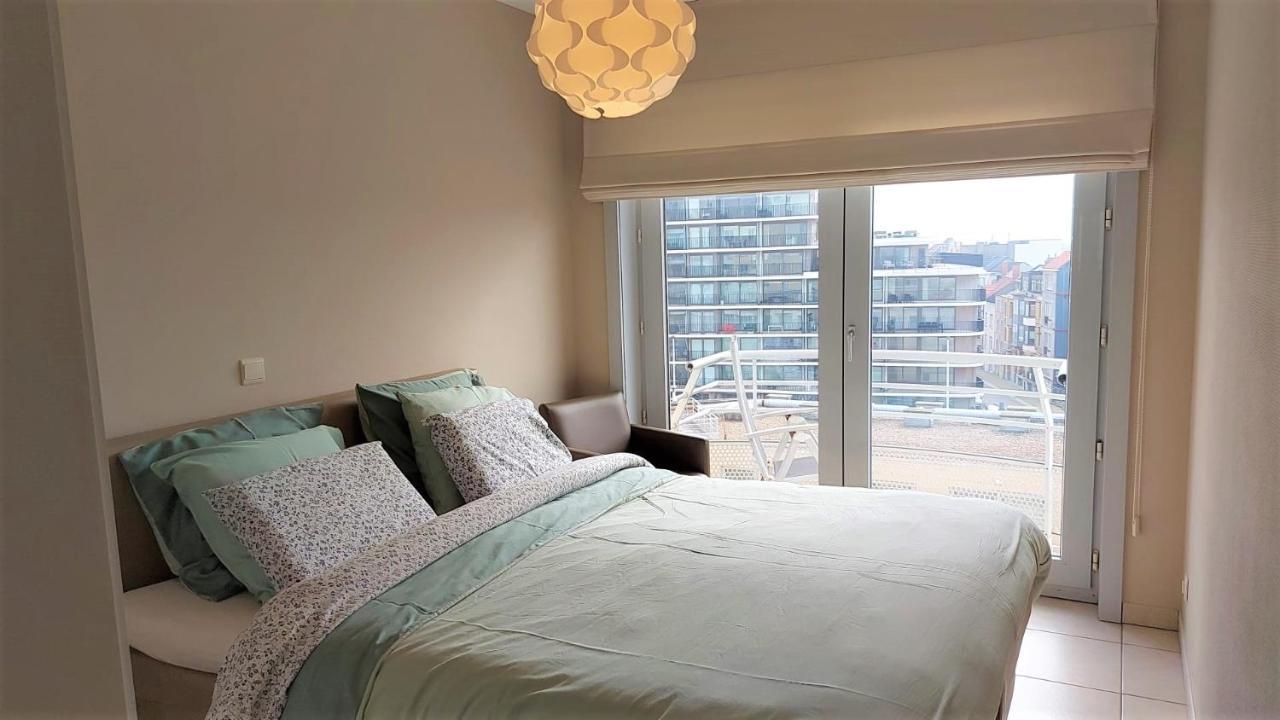 Appartement Met Zeezicht En Verwarmd Zwembad Ostend Luaran gambar