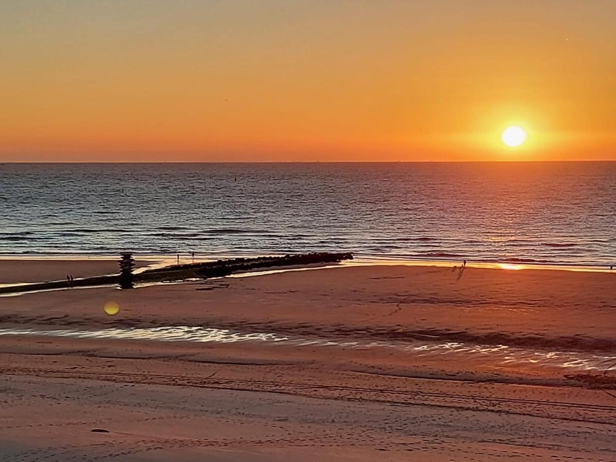 Appartement Met Zeezicht En Verwarmd Zwembad Ostend Luaran gambar